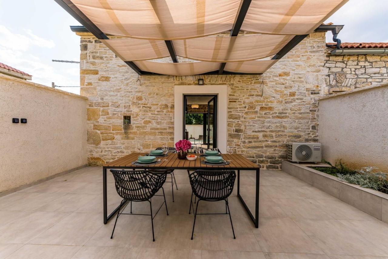 Stone House With Pool Poeta Villa Pridraga Exterior photo